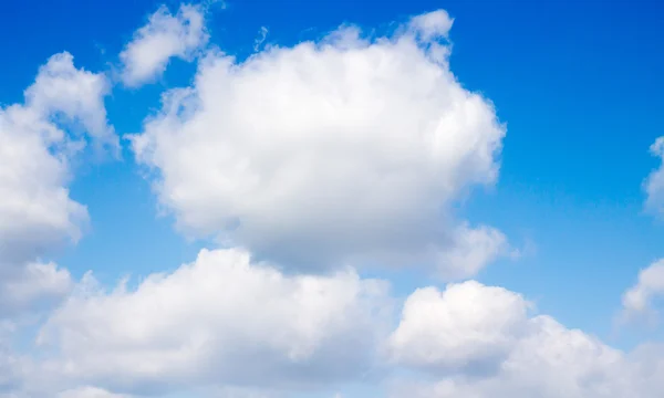 Cielo azul con nubes —  Fotos de Stock