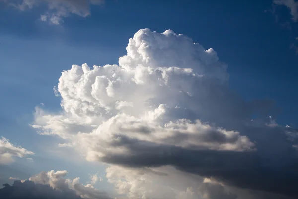 大きな白い雲 — ストック写真