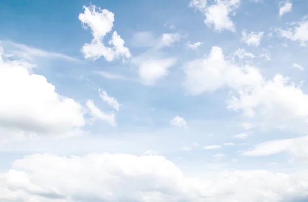 Nubes de cielo azul —  Fotos de Stock