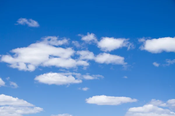 雲と青い空 — ストック写真