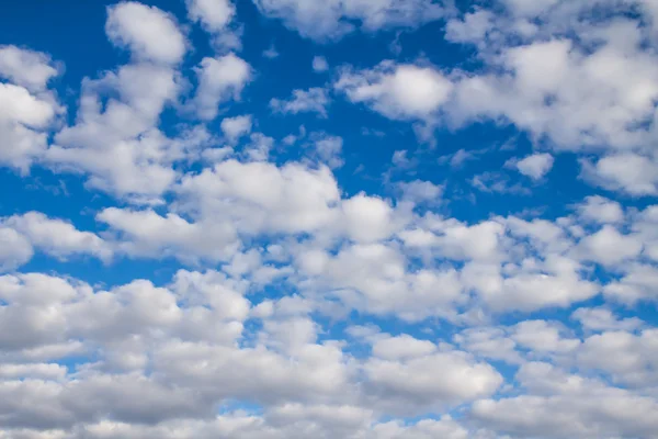 雲と青い空 — ストック写真