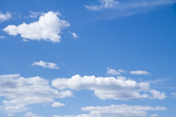 蓝天中的积云 — 图库照片