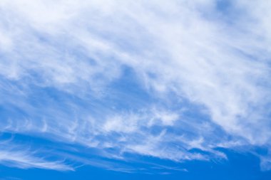 Bulutlu mavi gökyüzü