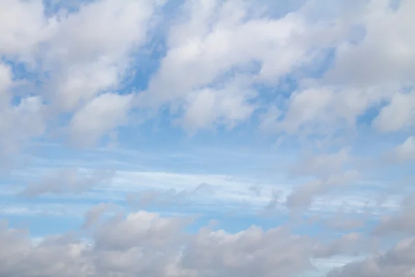 Cielo azul con nubes —  Fotos de Stock