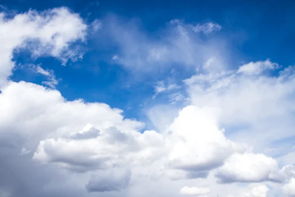 Clouds in the blue sky — Stock Photo, Image