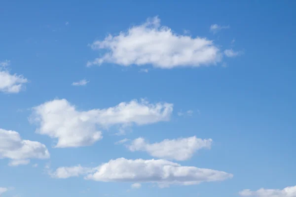 雲と青い空 — ストック写真