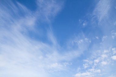 Bulutlu mavi gökyüzü