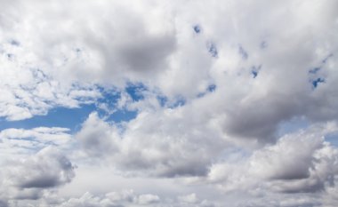 Bulutlu mavi gökyüzü