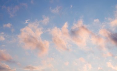 Bulutlu mavi gökyüzü