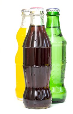 İzole soda şişeleri