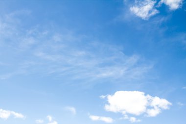 Bulutlu mavi gökyüzü