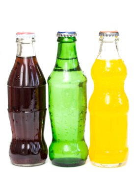 İzole soda şişeleri