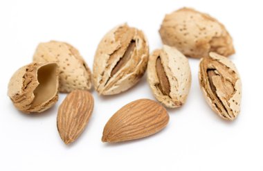 Bir beyaz badem meyve