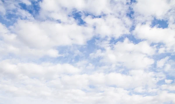 Blue sky with clouds — Stock Photo, Image