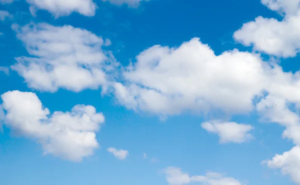 Nuvens céu azul — Fotografia de Stock