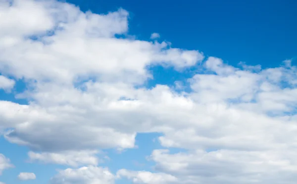 Nuvole di cielo blu — Foto Stock