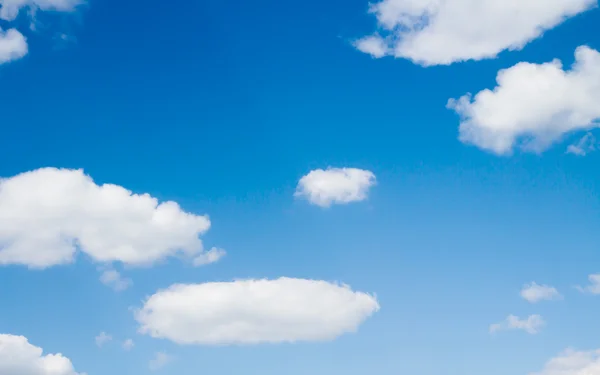 Nuvens céu azul — Fotografia de Stock