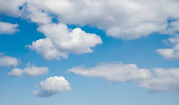 Nuvens céu azul — Fotografia de Stock