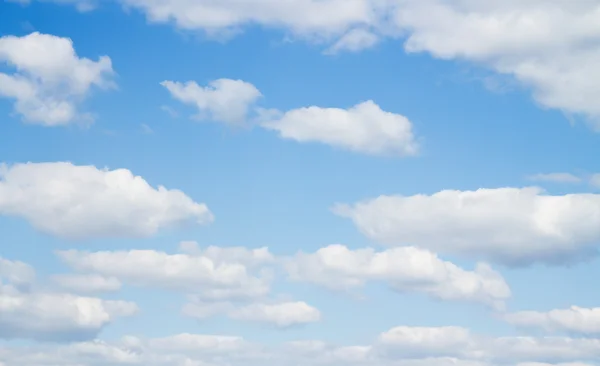 青い空の雲 — ストック写真