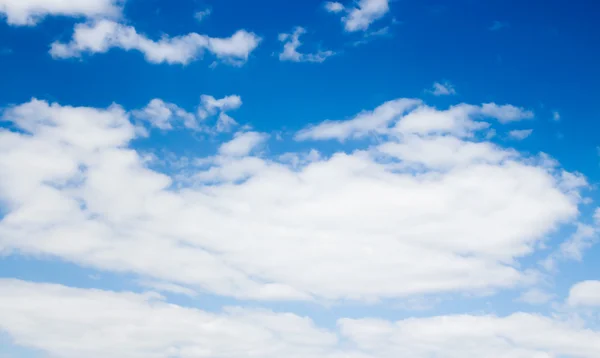 Blauwe lucht wolken — Stockfoto