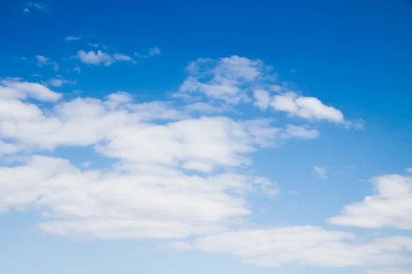 Nuages de ciel bleu — Photo