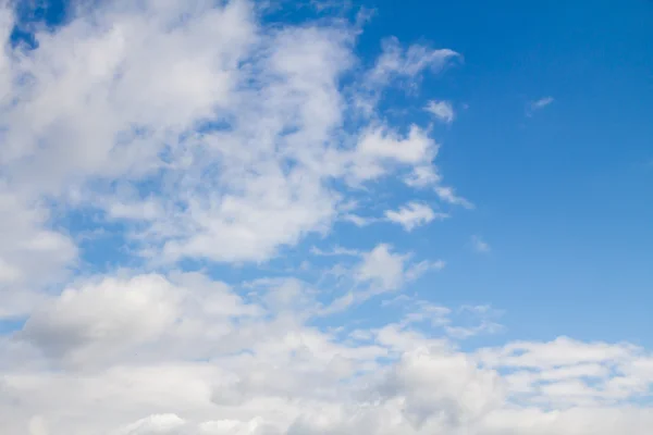 Nuvole di cielo blu — Foto Stock