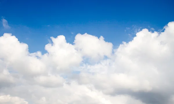 Nuvole di cielo blu — Foto Stock