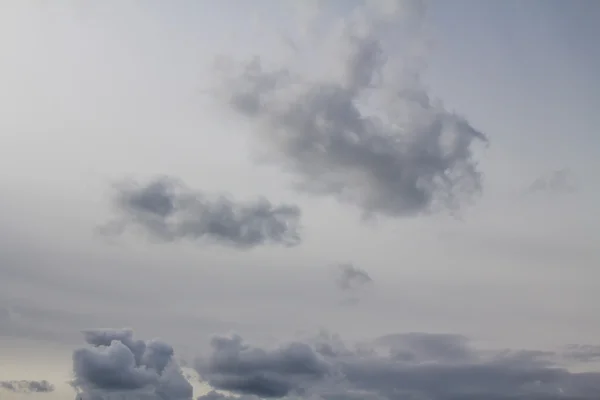 Moln i blå himmel — Stockfoto