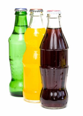 İzole soda şişeleri