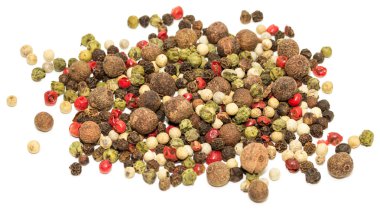 Beyaz bir arka plan üzerinde yuvarlak biber