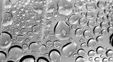 Camdaki su damlaları