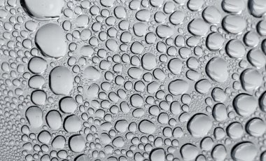 Camdaki su damlaları