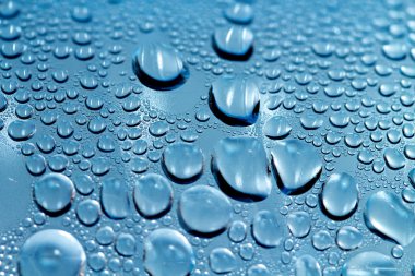 Camdaki su damlaları