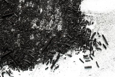 Beyaz üzerine siyah kül