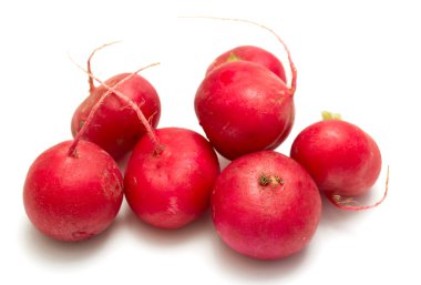 Bir plaka üzerinde kırmızı turp