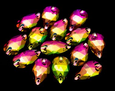 Renkli kristal kolye