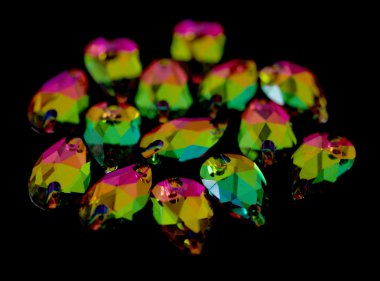 Renkli kristal kolye