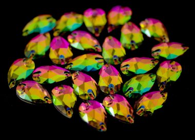 Renkli kristal kolye