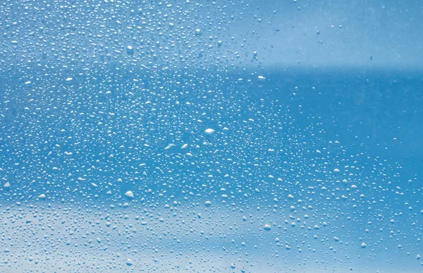 雨滴落在窗户上 — 图库照片