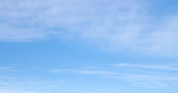 Nubes de cielo azul — Foto de Stock