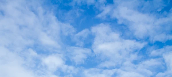 Nuvens de cirros no céu — Fotografia de Stock