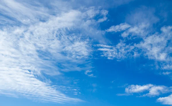 Nubes de cirros en el cielo — Foto de Stock