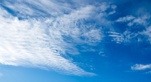 Nubes de cirros en el cielo — Foto de Stock