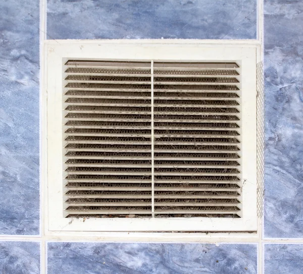 Mesh grille in the wall — Stock Photo, Image