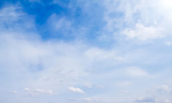 青い空の雲 — ストック写真