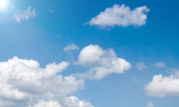 Cielo con sol brillante —  Fotos de Stock