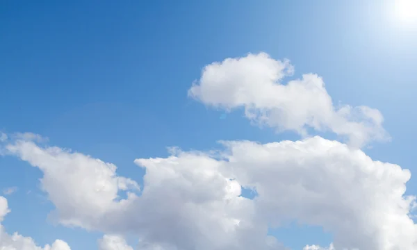 Cielo azul con nubes —  Fotos de Stock