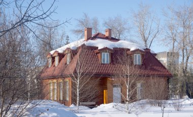 kırmızı tuğla ev