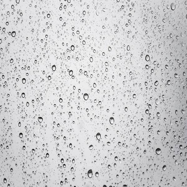 Gotas de lluvia en vidrio de ventana — Foto de Stock