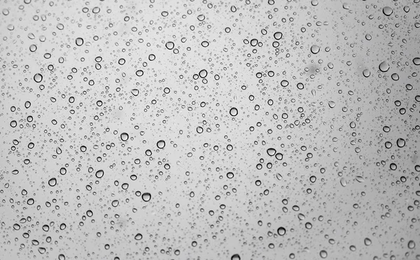Krople deszczu na szkle okiennym — Zdjęcie stockowe